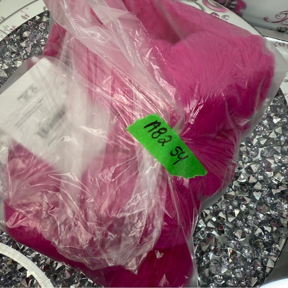 Jessica Simpson slippers furry fuzzy faux fur neon Vibrant Pink Fuzzy Slippers - Picture 11 of 11
